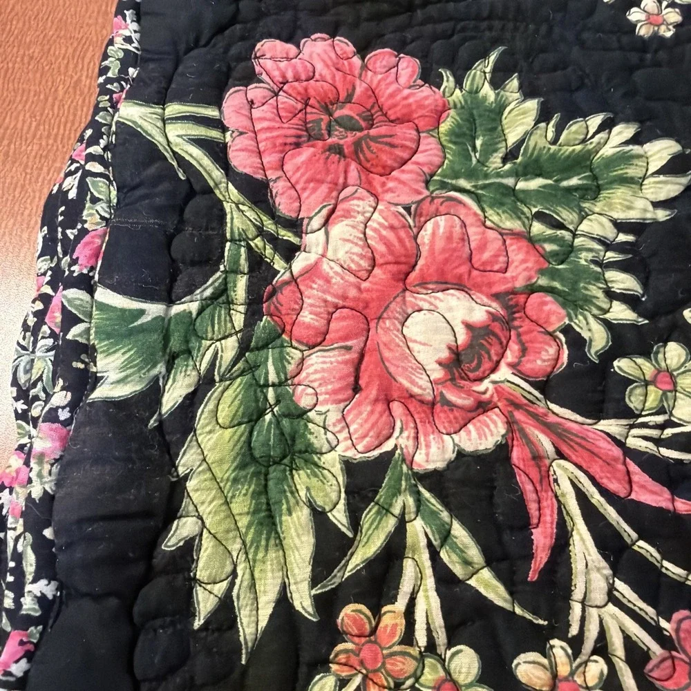 Set Of 6 Black Pink Rose Floral Quilted Placemats Reversible Scalloped Trim EUC